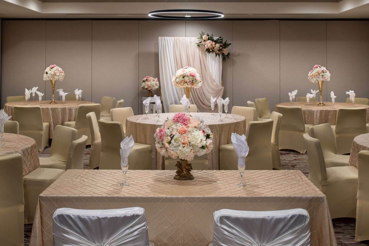 Фото Hilton Garden Inn Fontana