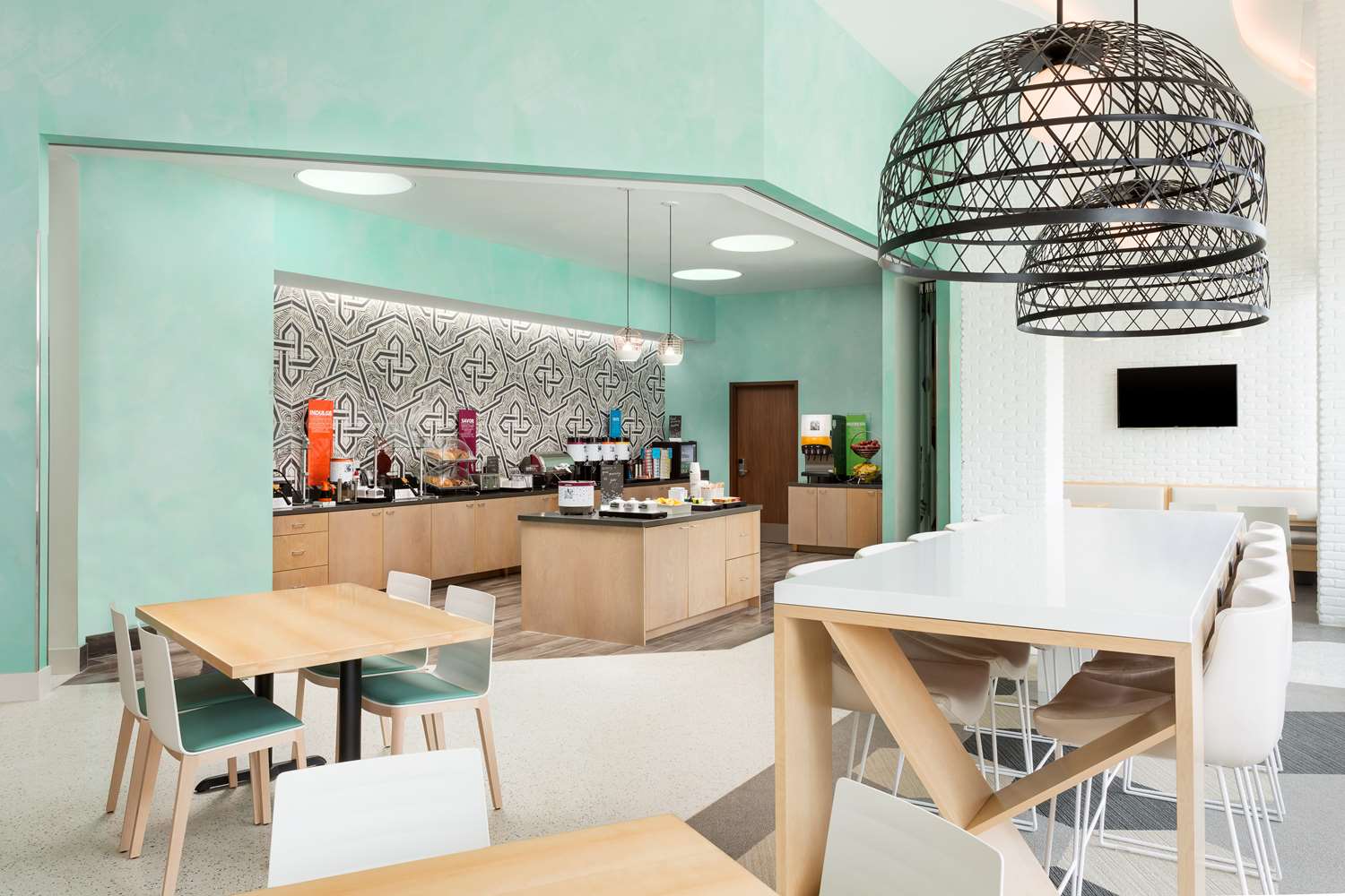 Фото Hampton Inn & Suites Santa Monica