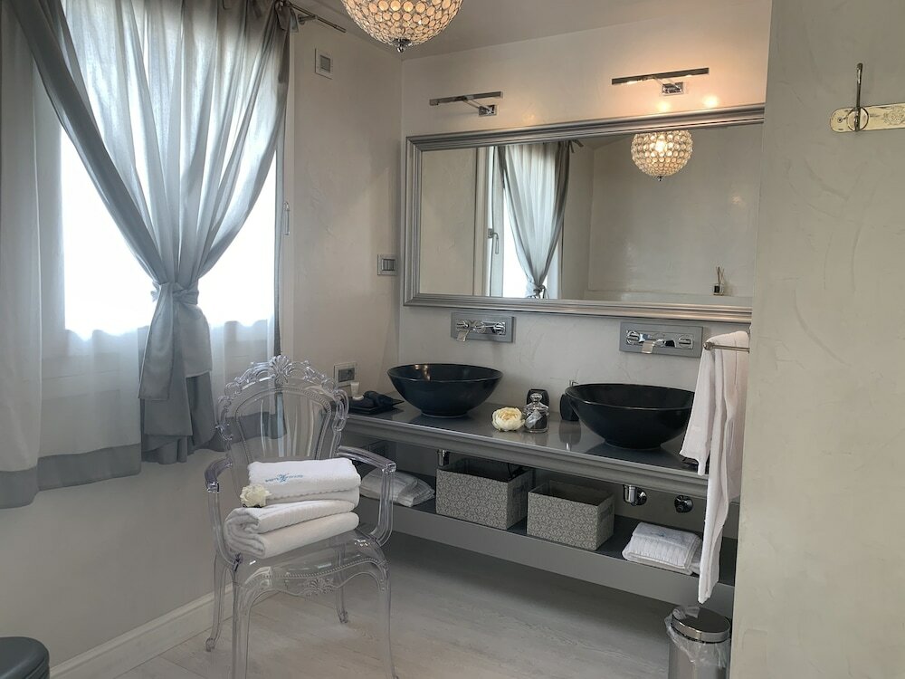 Фото White House Luxury Hospitality