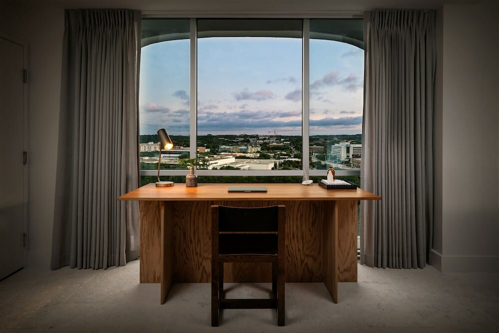 Фото The Line Austin