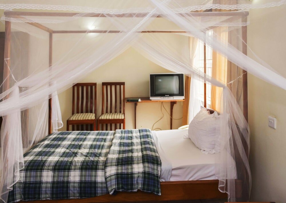 Фото Raja Excelsior Hotel