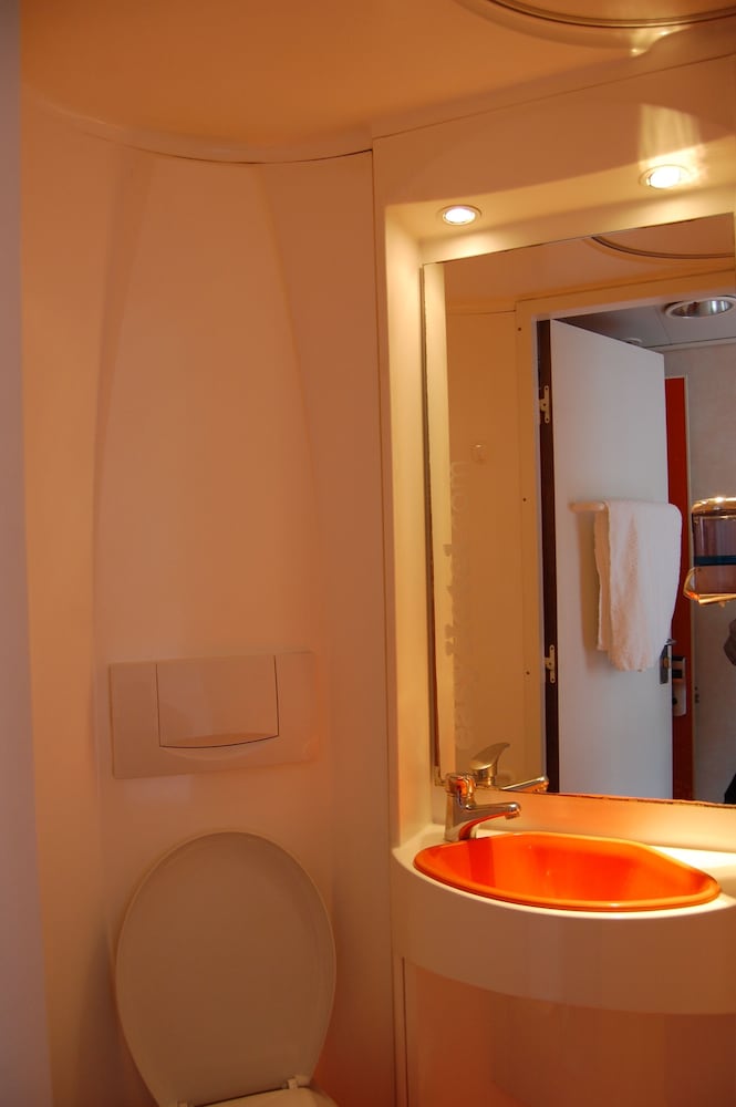 Фото EasyHotel London South Kensington