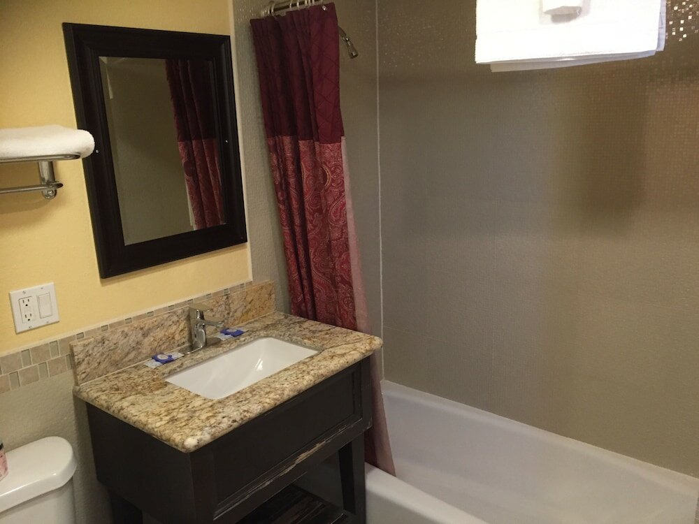 Фото Bayshore Inn Motel