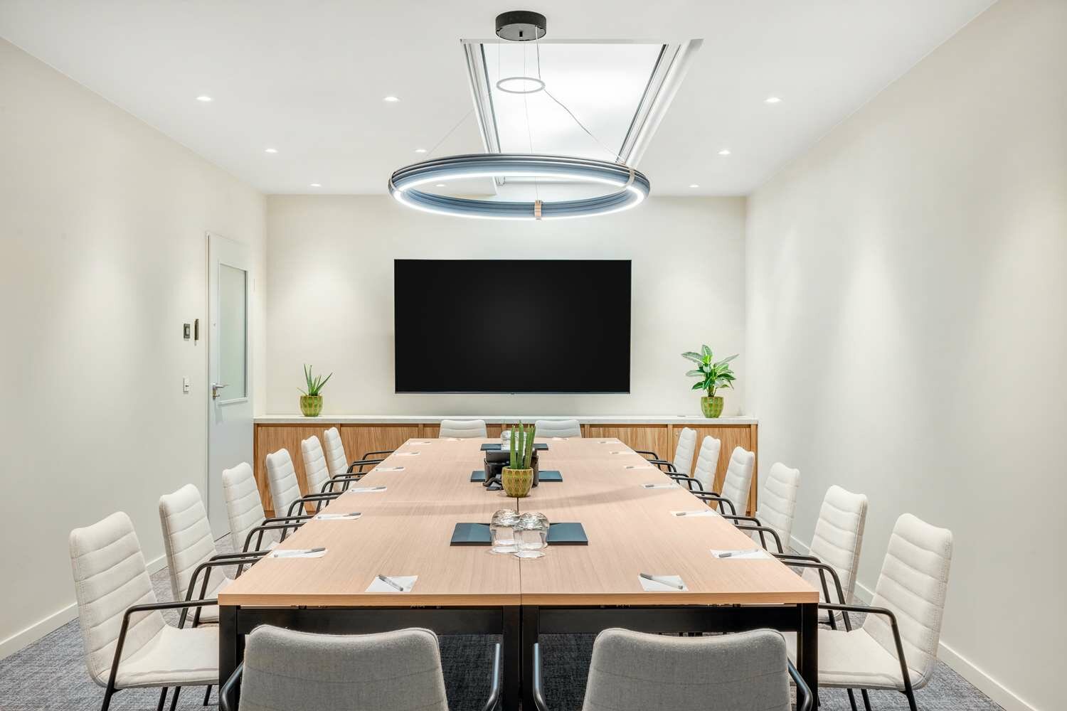 Фото Hilton Garden Inn Debrecen City Center