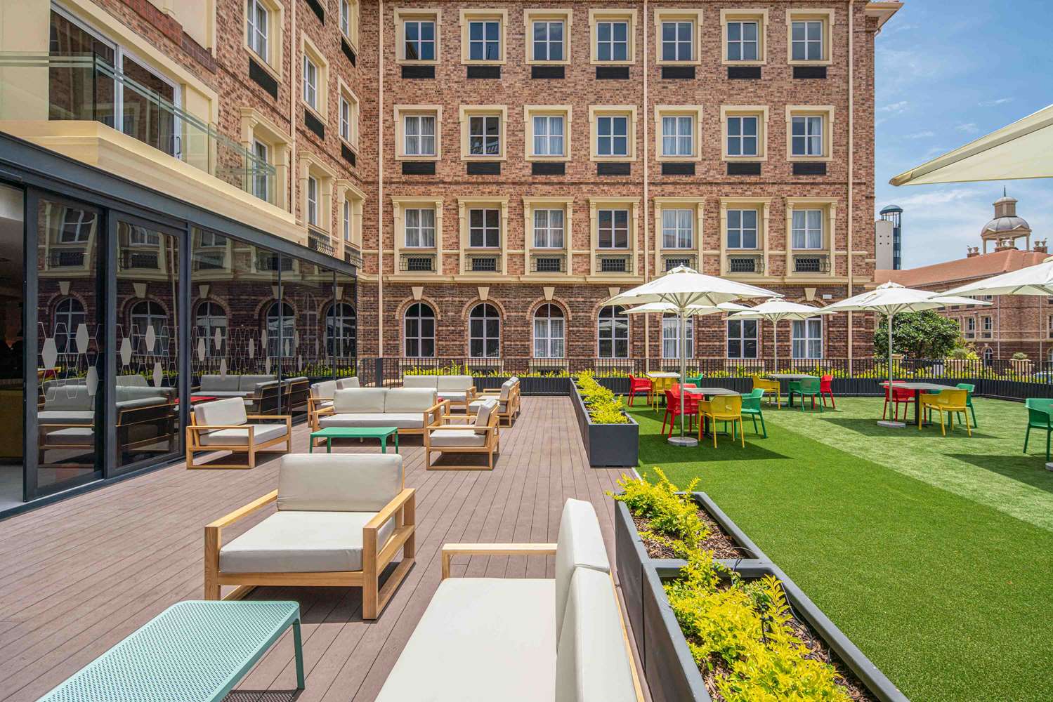 Фото Hampton by Hilton Sandton Grayston