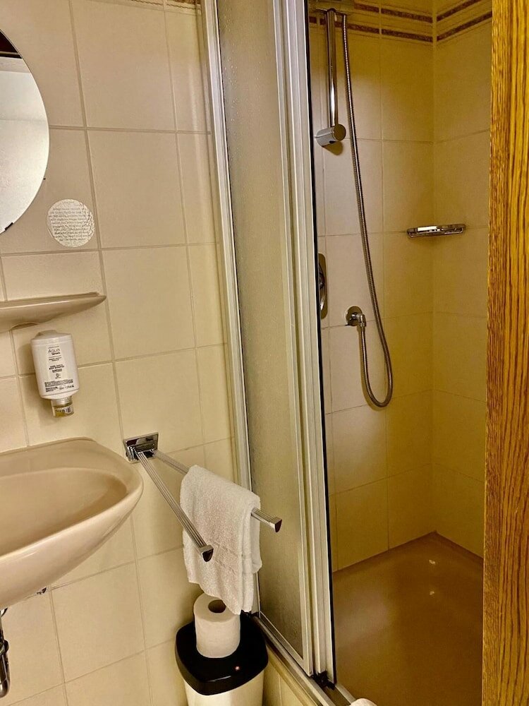 Фото Lilton Hotel Zuffenhausen