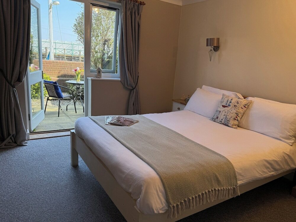 Фото River Haven Hotel