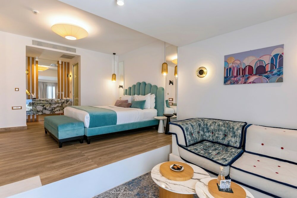 Фото Cresanto Luxury Suites