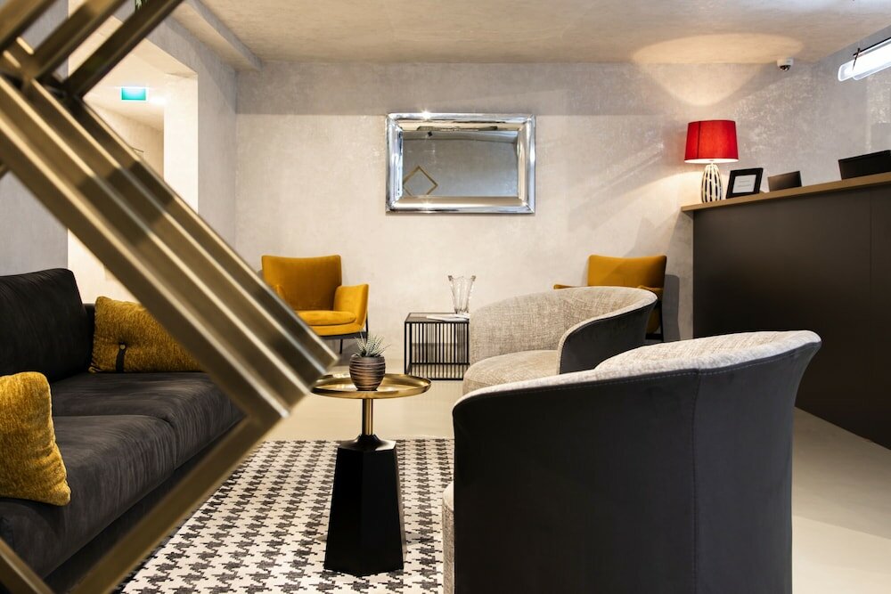 Фото The Amberlyn Suite Hotel