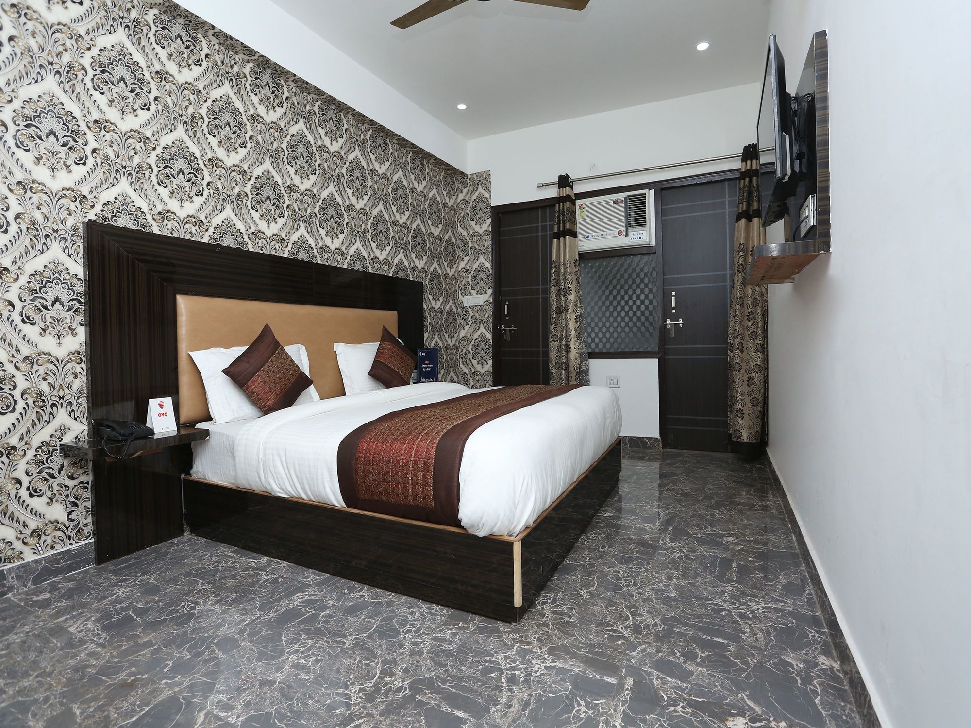 Фото Oyo 11405 Hotel Tej Palace