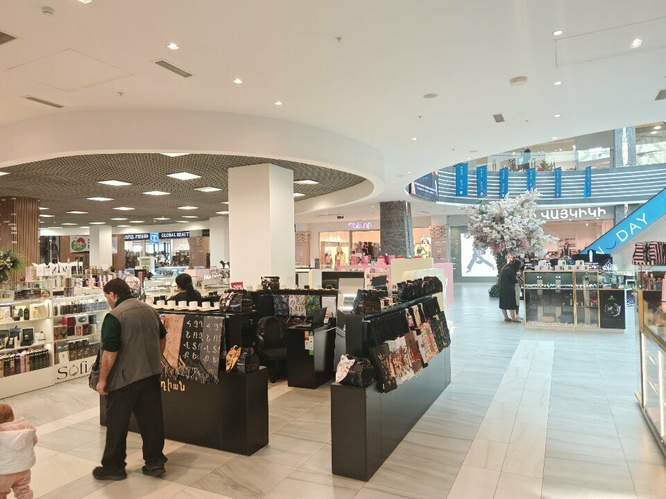 Children's clothing store Vodyan's, Yerevan, photo