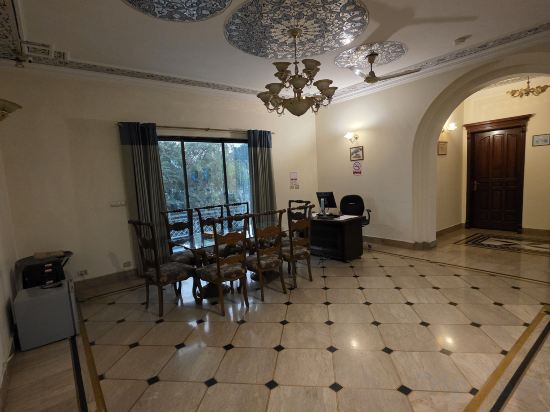 Фото Executive Galaxy Guest House