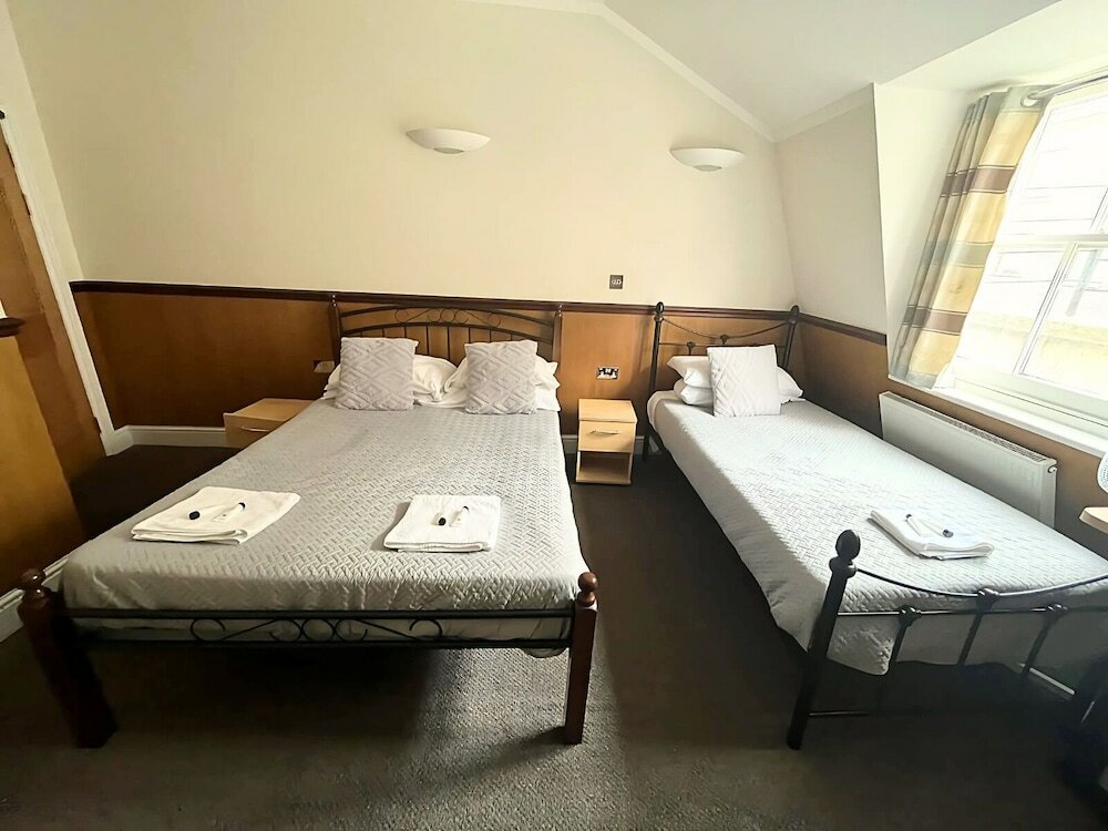 Фото Gower House Hotel