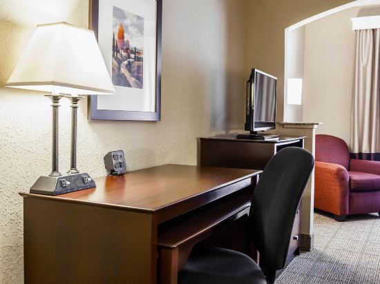 Фото Comfort Suites near Route 66