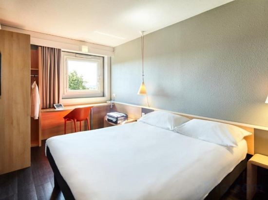 Фото B&b Hotel Versailles Le Chesnay