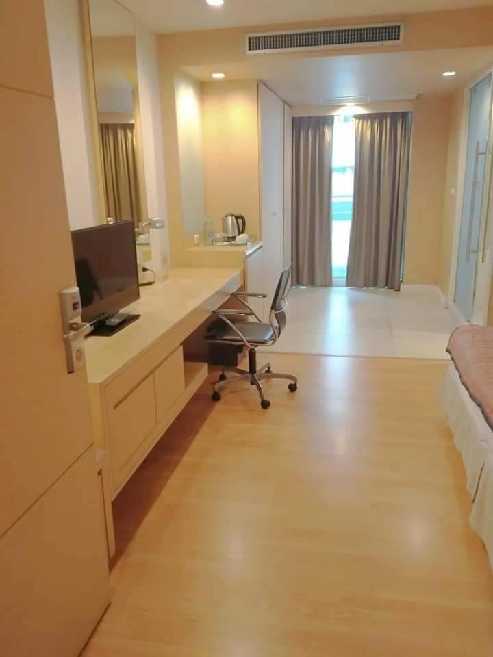 Фото The Tivoli Hotel