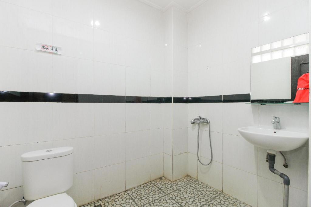 Фото RedDoorz near Taman Samarendah