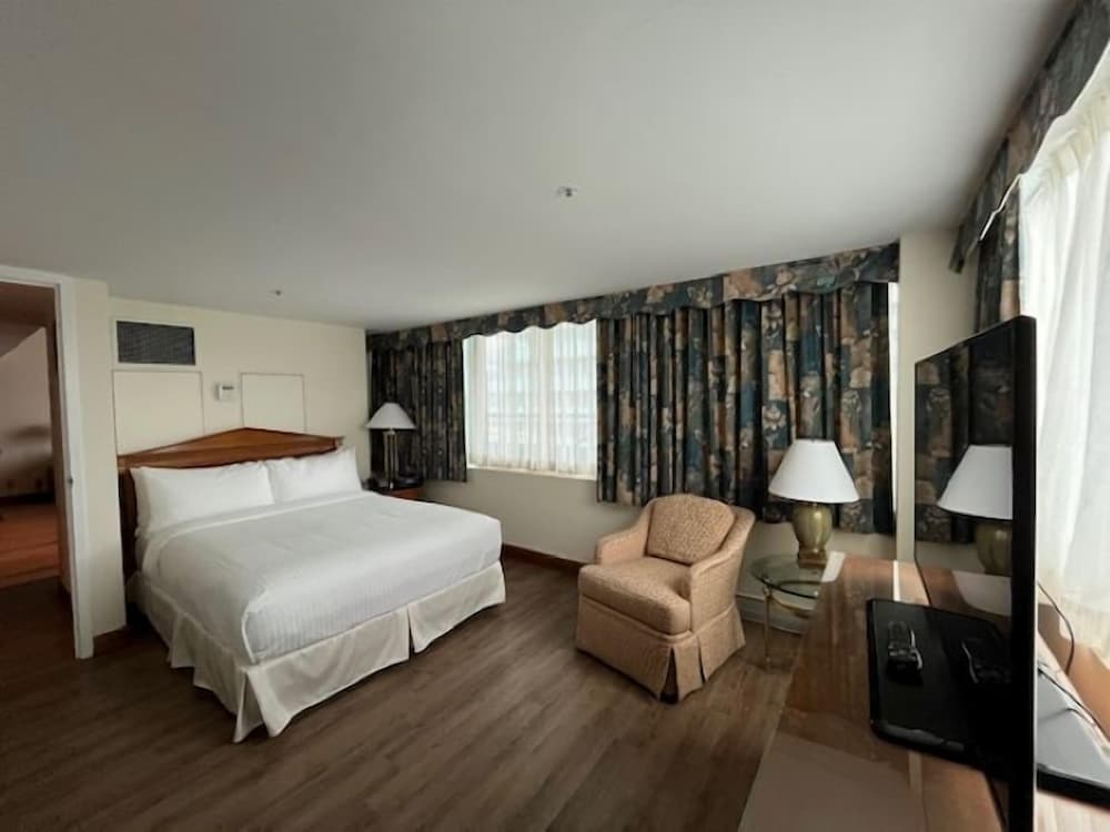 Фото Cambridge Suites Toronto
