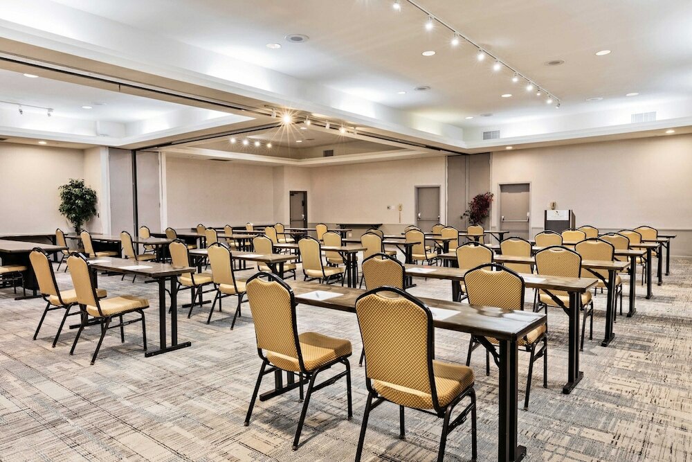 Фото Four Points by Sheraton Ventura Harbor Resort