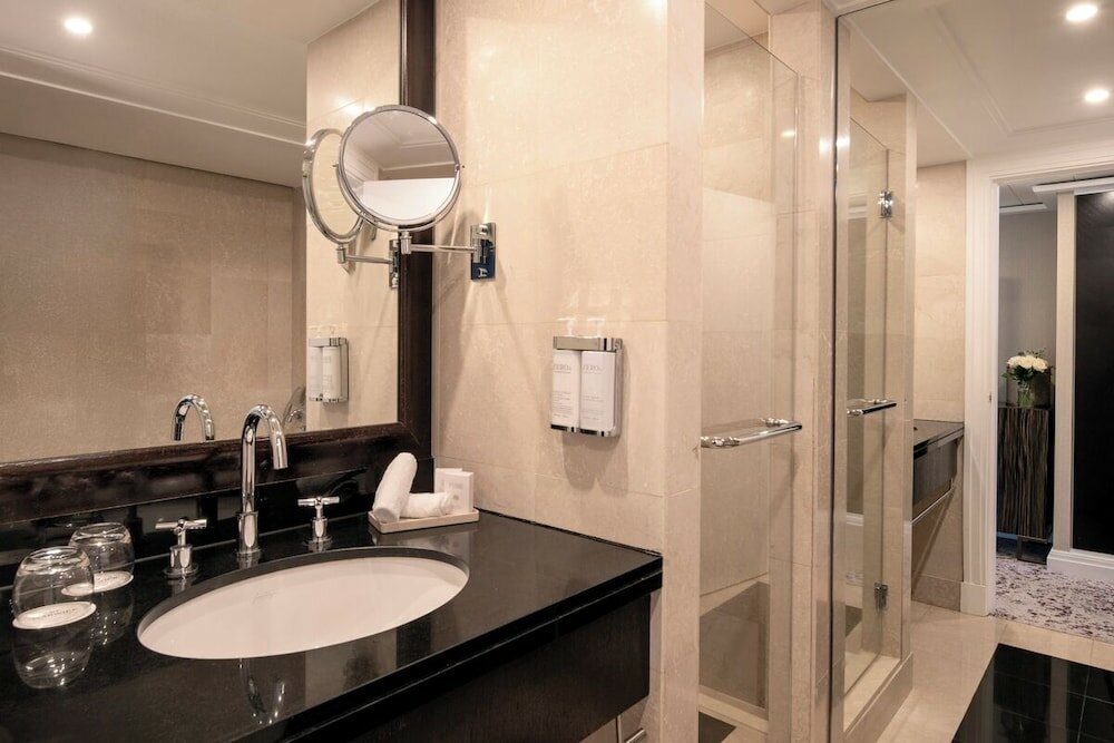 Фото Warwick Paris Champs-Elysees