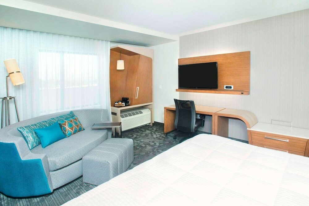 Фото Courtyard by Marriott Redwood City