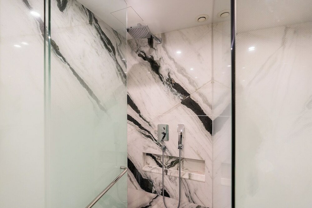 Фото The May Hotel