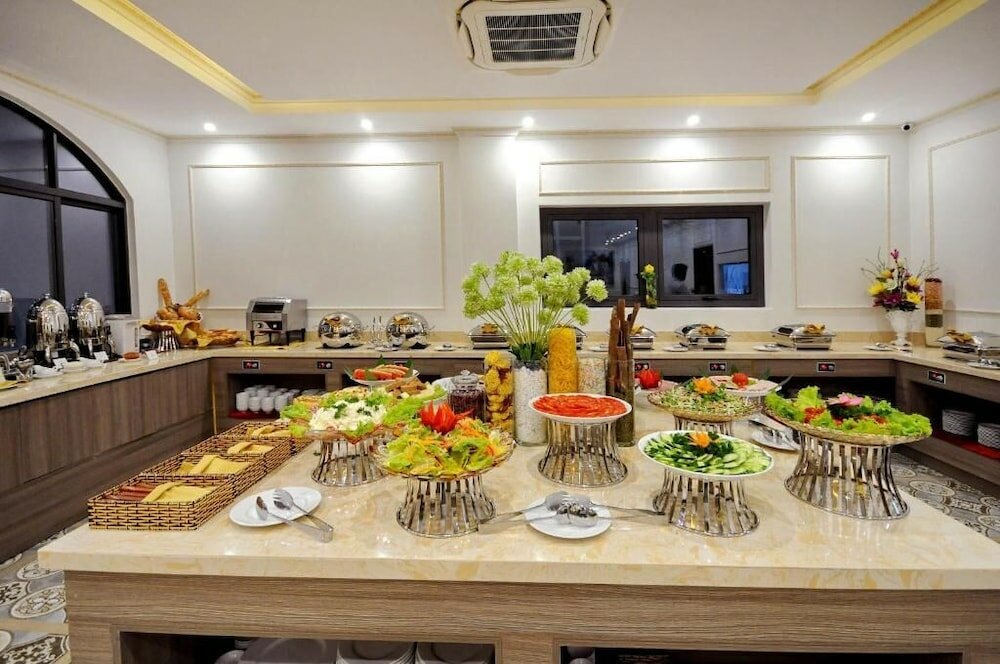 Фото Crown Nguyen Hoang Hotel