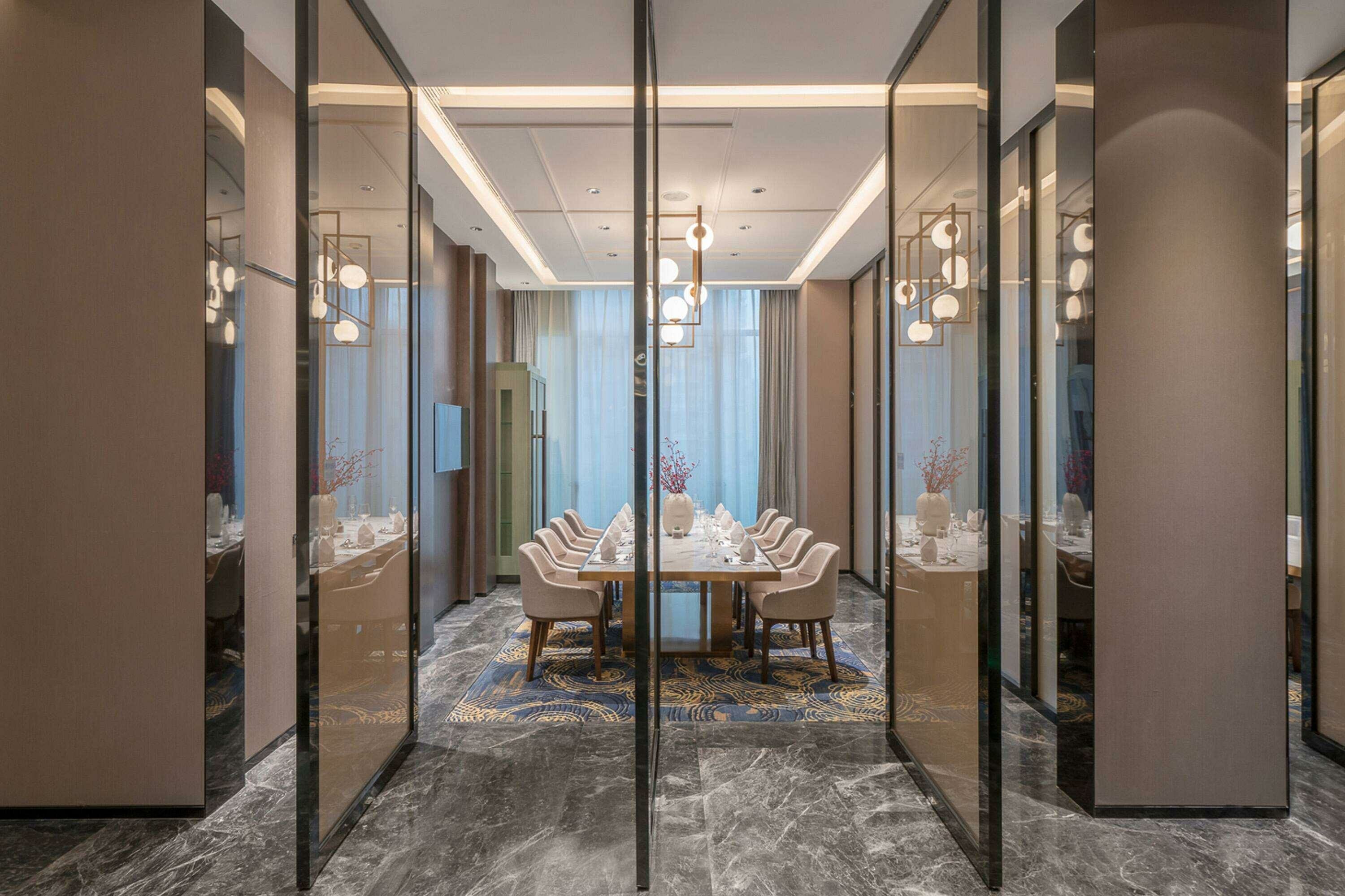 Фото Howard Johnson Wyndham Downtown Hotel Chongqing