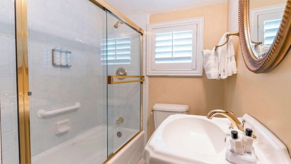 Фото Normandy Inn