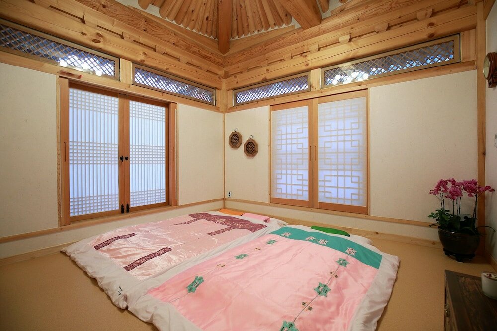 Фото Wiyeonjae Hanok Stay