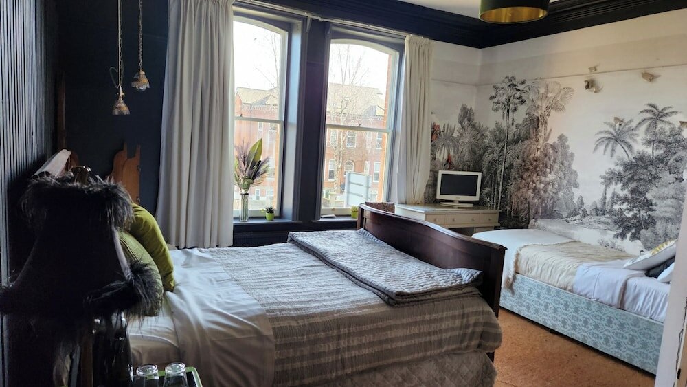 Фото Cornerstones Guest House