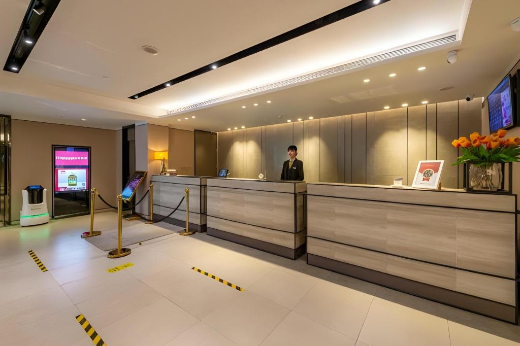 Фото Homeinn Plus Hotel (Beijing Guomao Heshenghui)