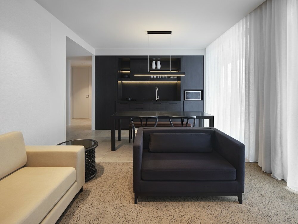 Фото Burbury Hotel & Apartments