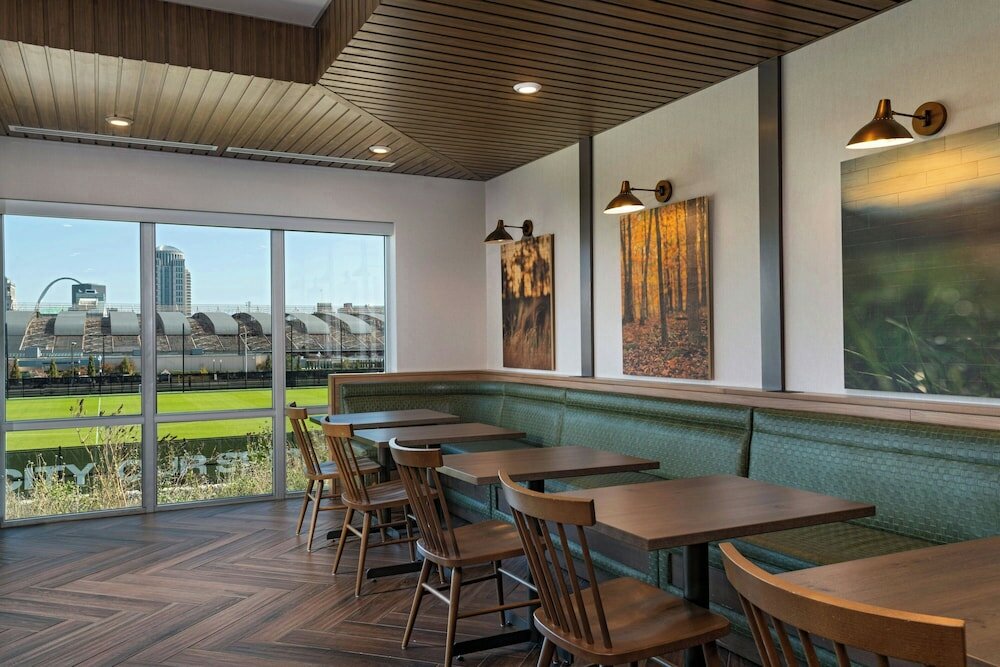Фото Fairfield Inn & Suites by Marriott St. Louis Downtown