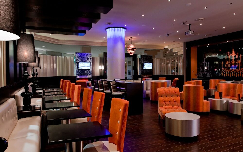 Фото Fantasyland Hotel