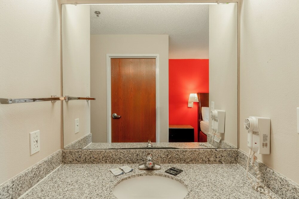 Фото Fairway Inn La Porte