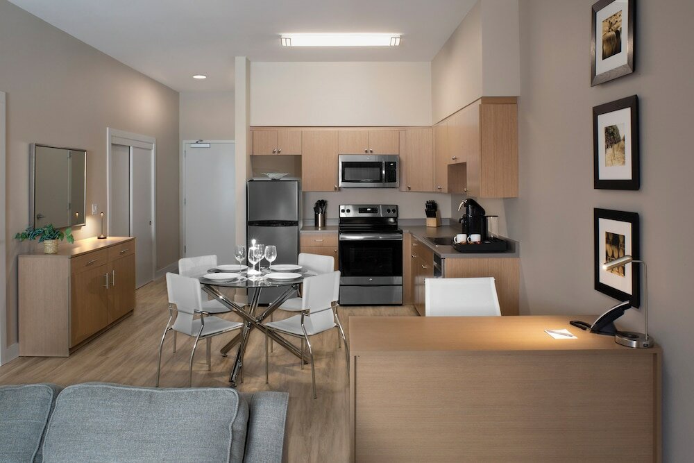 Фото Art House Hotel and Suites
