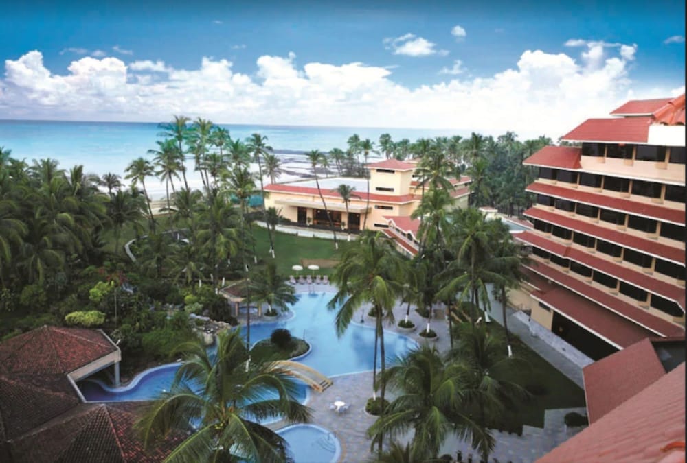 Фото The Retreat Hotel & Convention Centre