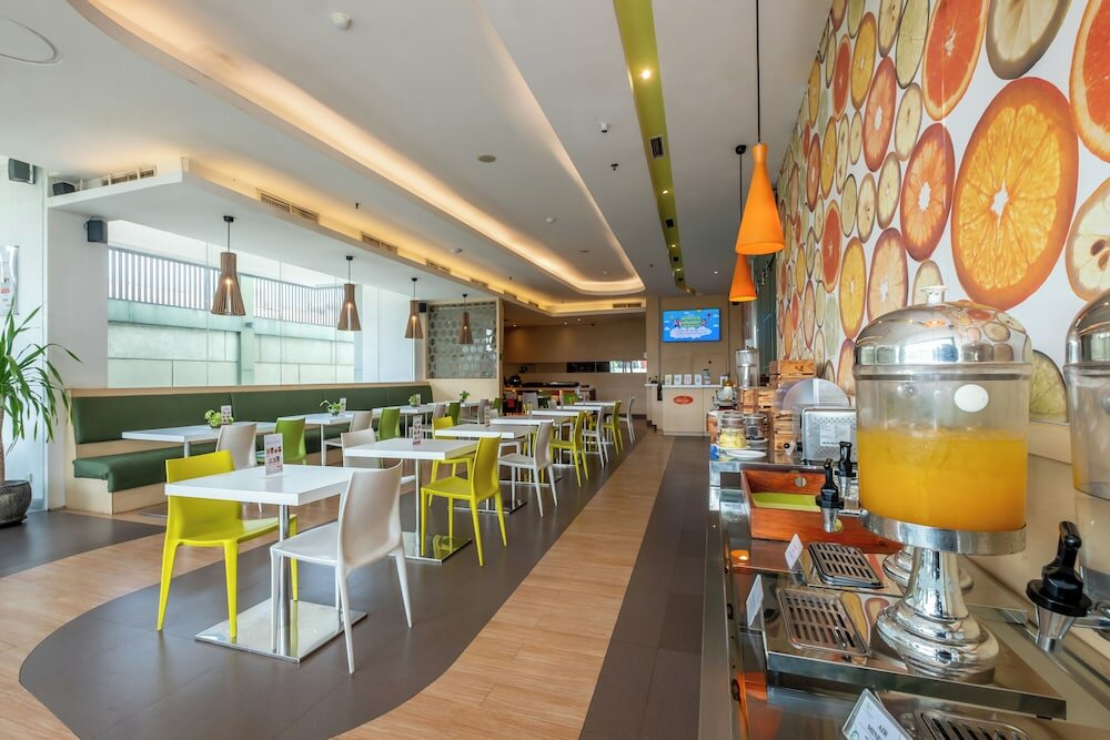 Фото Zest Jemursari by Swiss-Belhotel International