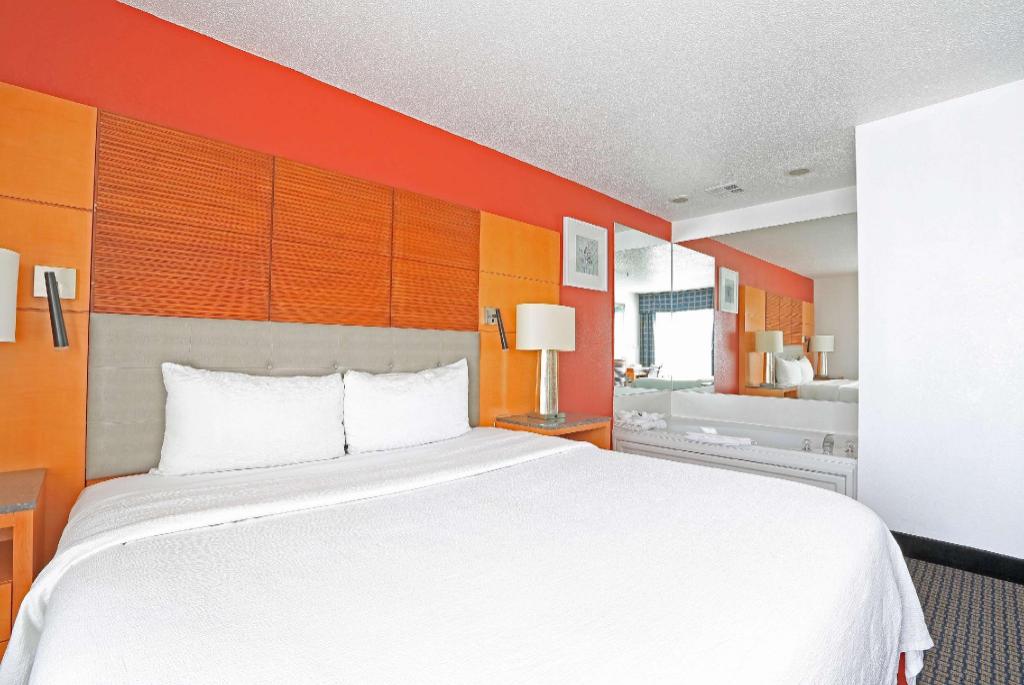 Фото Days Inn by Wyndham Calumet Park