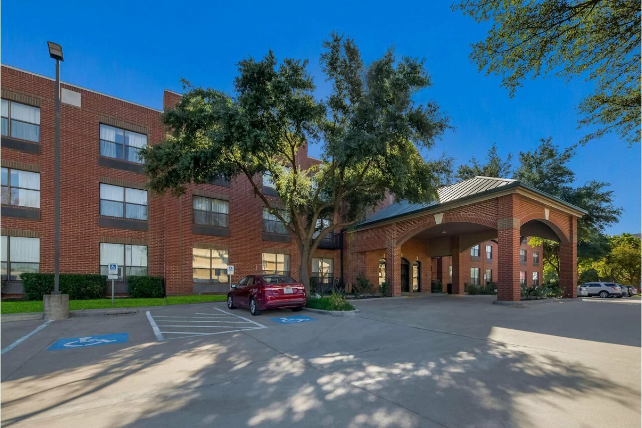 Фото SureStay Plus Hotel by Best Western Plano