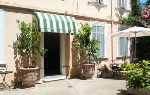 Гостиница Chanteclair Hotel в Каннах