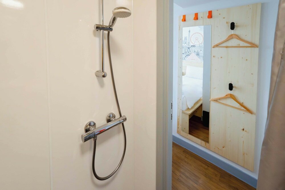 Фото EasyHotel London Croydon