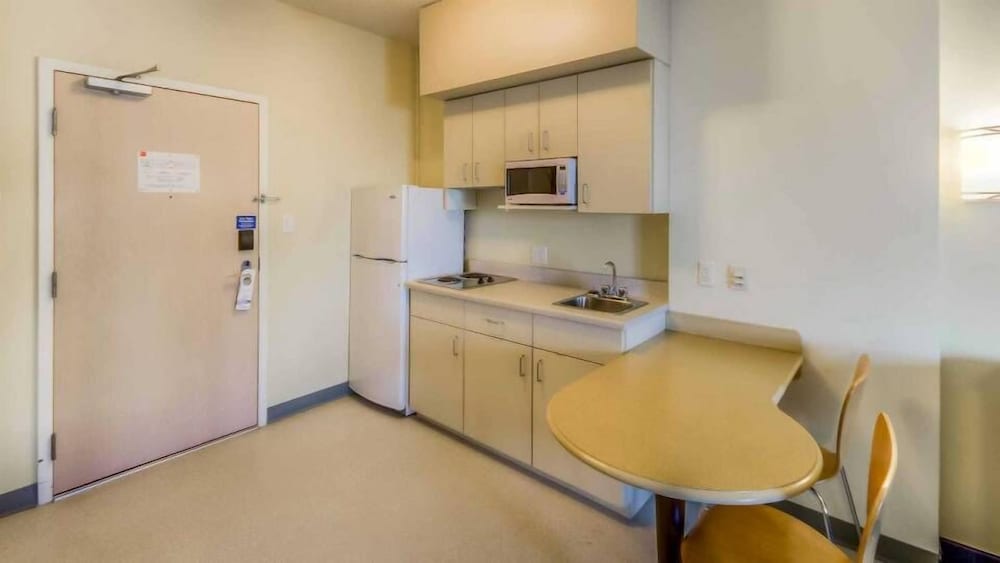 Фото Motel 6 Estevan Sk