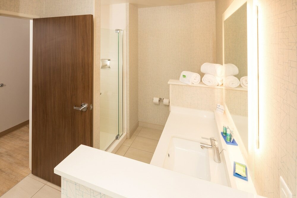 Фото Holiday Inn Express & Suites Michigan City, an Ihg Hotel