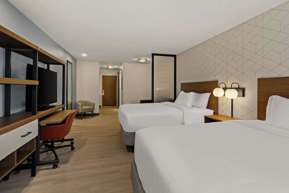 Фото Everhome Suites Temecula