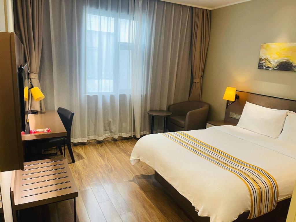 Фото Homeinn Plus Hotel Shanghai Bund Jinling East Road