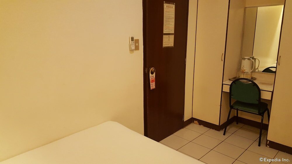 Фото Dumaguete Royal Suite Inn