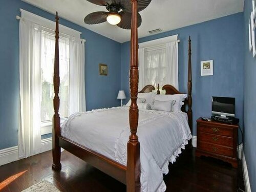 Гостиница The Londoner Bed & Breakfast в Брадентоне