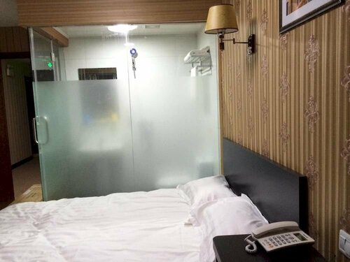 Гостиница Qingdao Baifusheng Business Hotel в Циндао